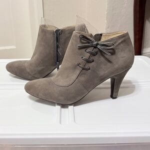 Naturalizer Suede Carmen Booties Oxford Heels Leather Upper Side Zip Gray 9W